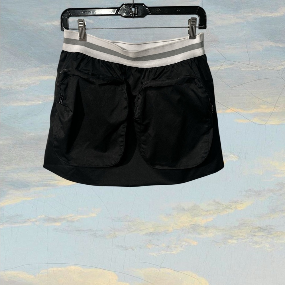 AKIRA Black Cargo Shorts Relaxed Fit - Picture 2 of 10